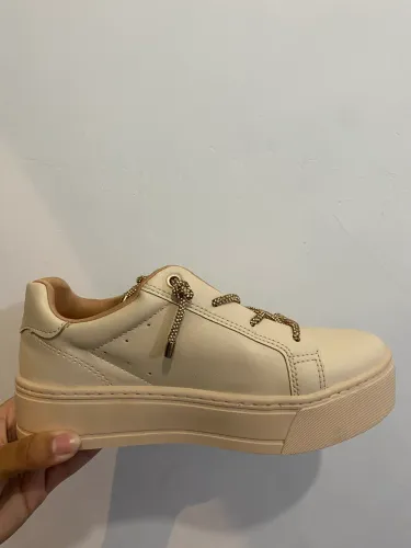 Tênis feminino 37 com cadarço brilhante 