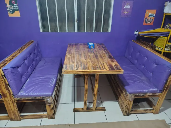 4 mesas 8 bancos