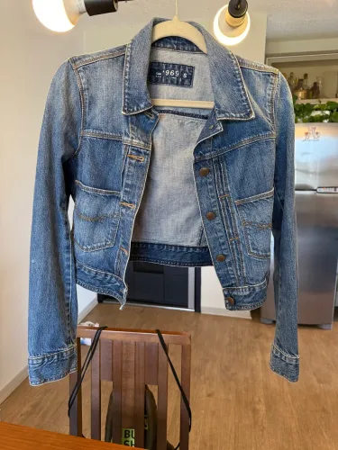 Jaqueta jeans tamanho P modelo curto