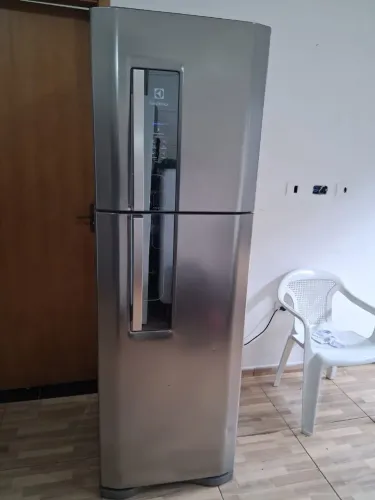 Geladeira Electrolux 402L inox