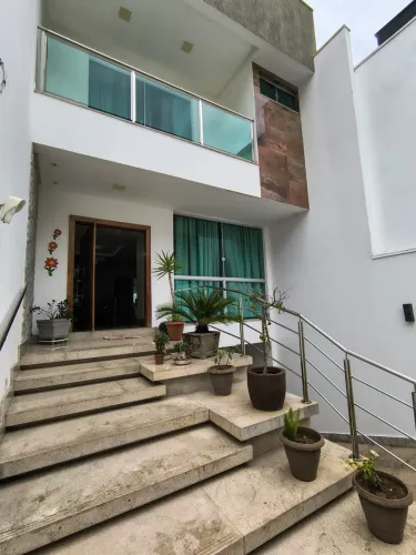 Casa Triplex para Venda no Santo Agostinho