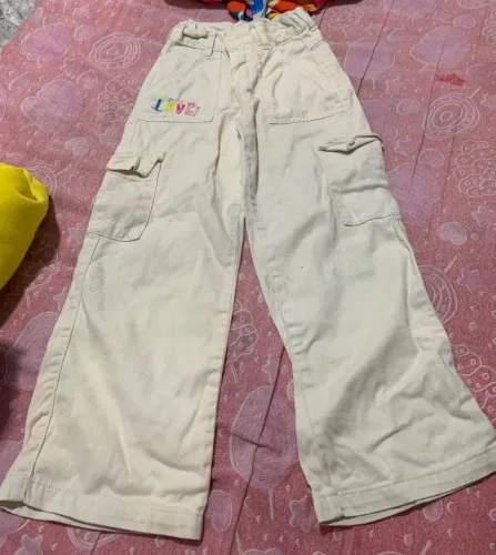 Calça jeans bege infantil - Tamanho 8 anos 