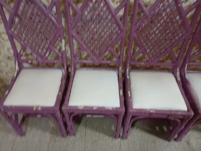 4 cadeiras em Cana da Índia, precisando de pintura