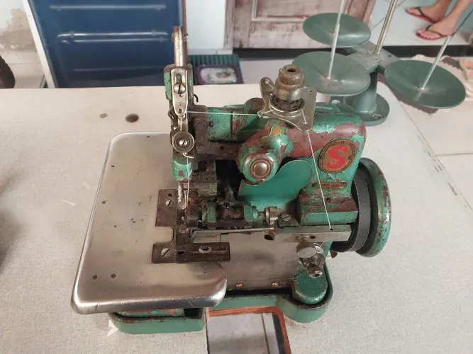 Maquina Overlock