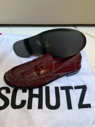 Mocassim Verniz Show Schutz Vinho