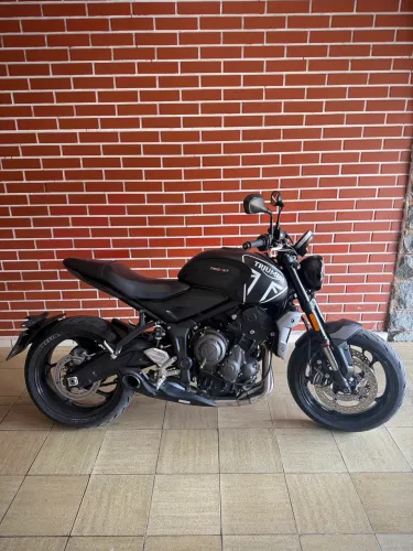 Triumph Trident 660 / PPF / Escape esportivo
