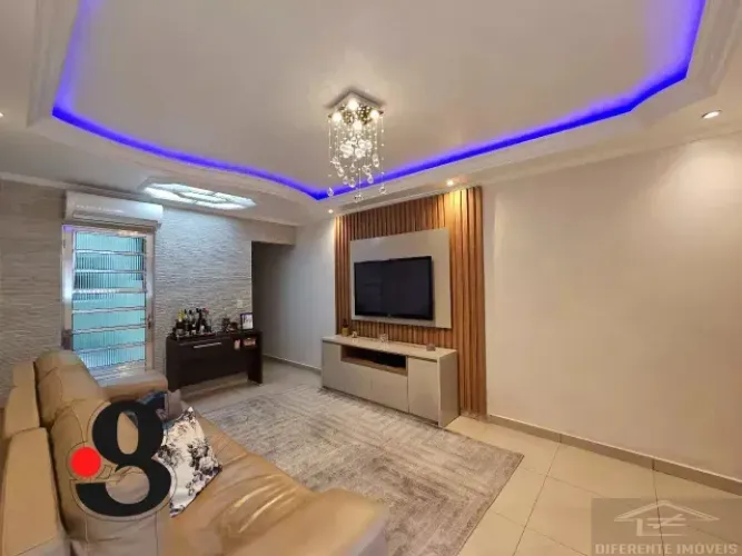 Casa Sobrado à Venda - Vila Curuçá Velha/SP com 3 Quartos sendo 1 suíte.