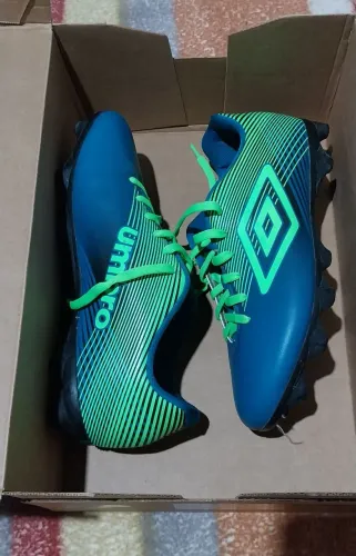 Chuteira Umbro Futebol Campo - Número 39 - Nunca usada