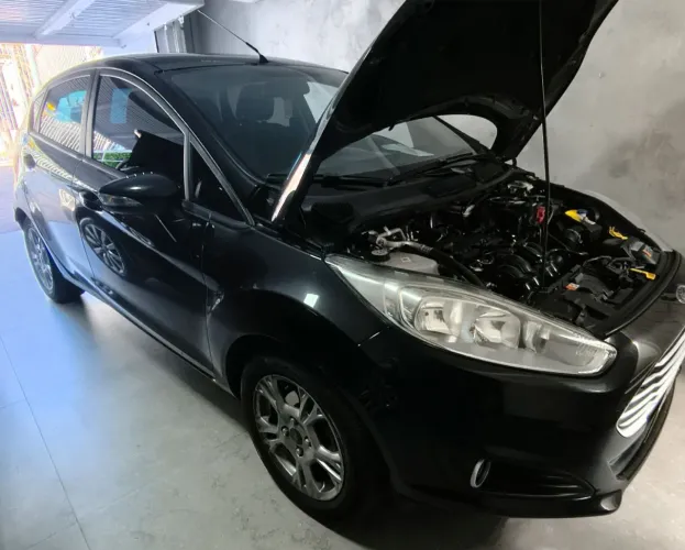 Ford Fiesta 1.6 16V Flex Aut. 5P 2014