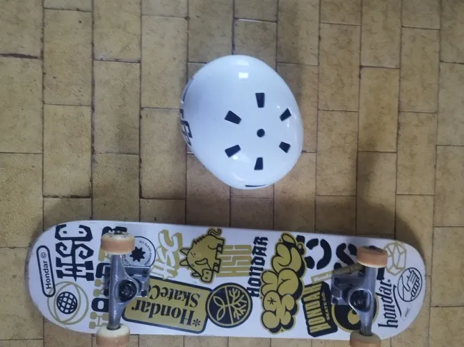 Skate profissional com capacete Seminovo