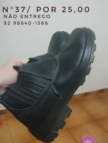 Bota n°37. Bota p/ trabalho por 25,00. Não entrego