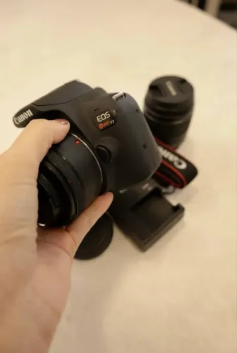 CÂMERA CANON T7 À VENDA - R$ 3.300
