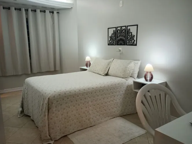 Quarto em casa Coqueiros