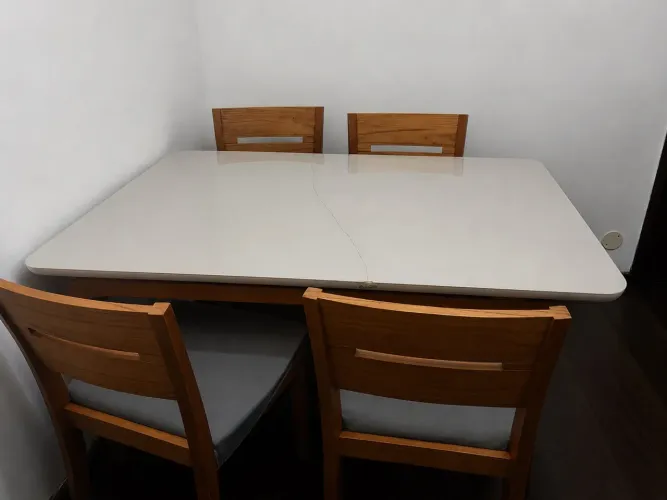 Mesa 4 cadeiras
