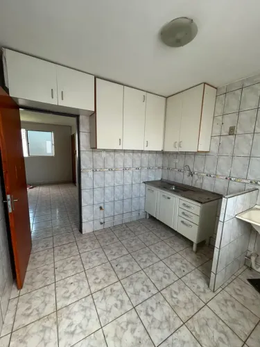 Apartamento no Residencial Parque dos Lírios. Com 3 qrts, sendo 1 suíte, 1 vaga de garagem