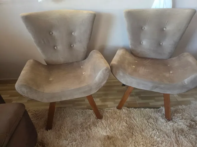 R$ 700 KIT POLTRONAS AVELUDADAS 