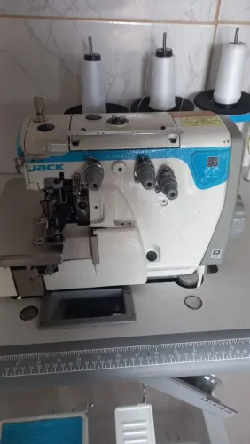 Máquina overloque industrial semi nova com direct 