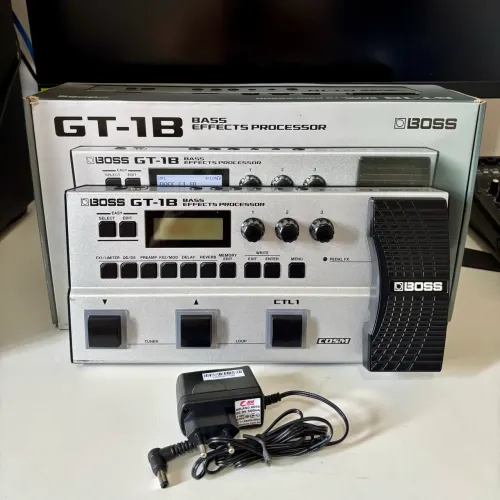 Pedaleira BOSS GT1B para Contrabaixo, na caixa com fonte nova