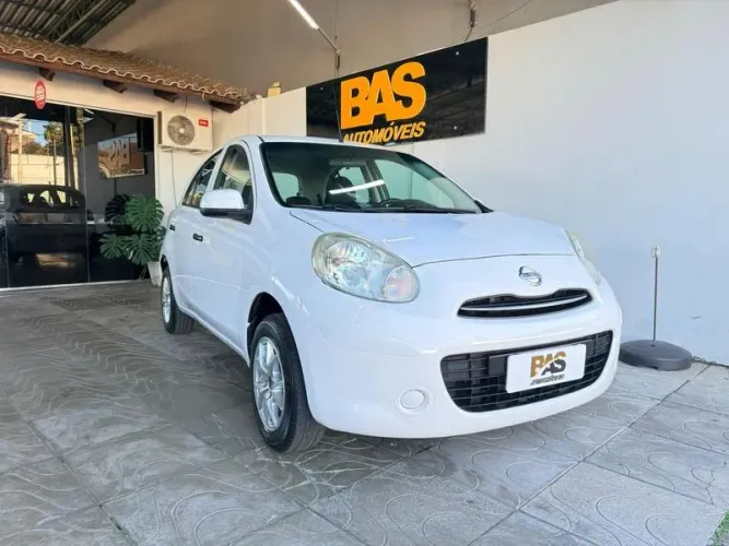 Nissan March S 1.0 12V Flex 5P 2013