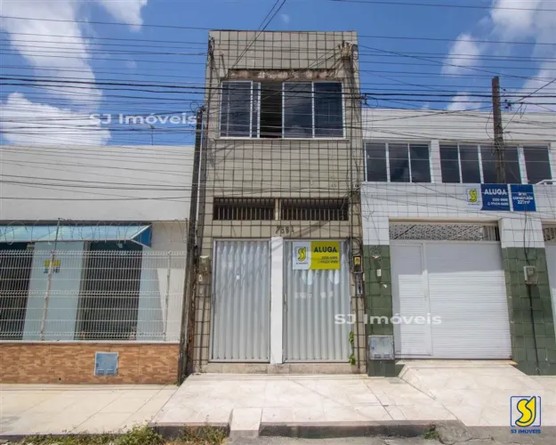 Casa com 1 suíte e 2 banheiros próxima à Av. João Pessoa