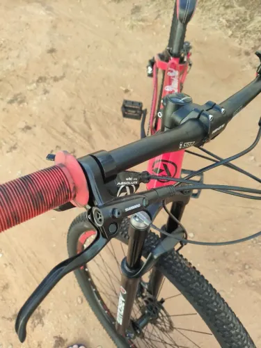 Estou vendendo essa bike aro 29 quadro no tamanho 15 Absolute bike tá zera 