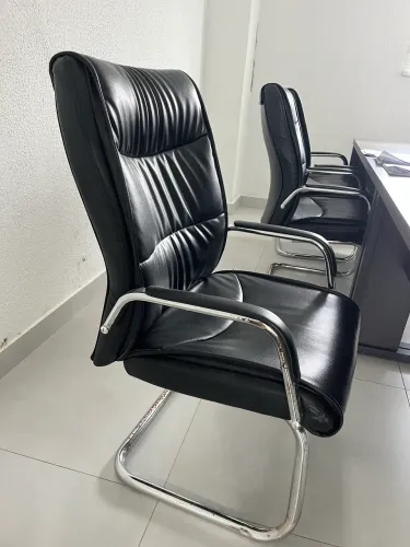3 Cadeiras de Escritório Fixa Preta - Ótimo Estado