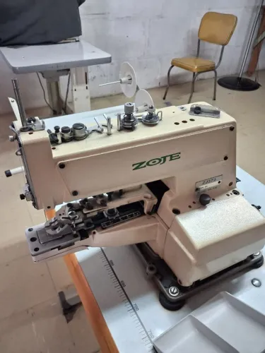 Maquina botonera Zoje(Semi-nova)