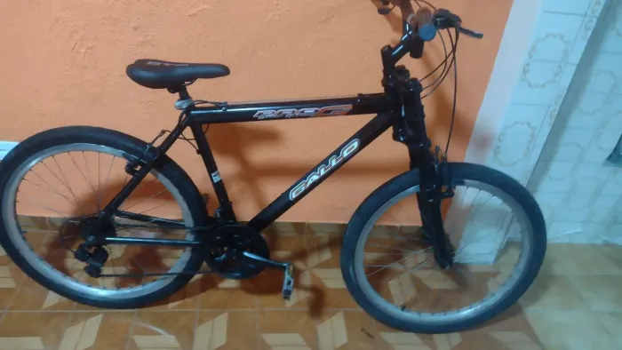 Vendo da aro 26 de alumínio, com rodas vmax,amortecedor,marchas tudo em bom estado.