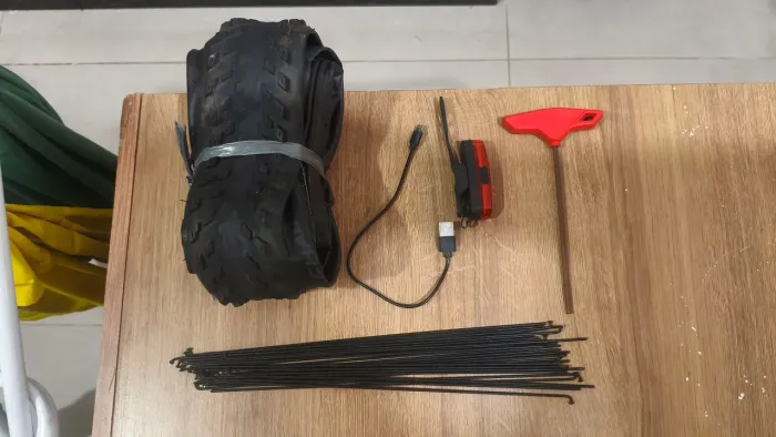 Kit Bike Aro 29 - Pneu + Raios + Lanterna + Chave (Barato)