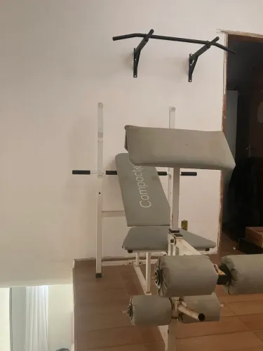 Aparelho de musculação + anilas + barras