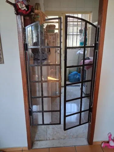 Porta vai e vem em ferro