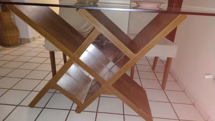 Mesa de jantar grande com tampo de vidro 180x100 - design moderno