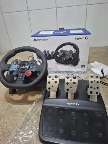 Volante Logitech G29 Driving Force e Pedais com Force Feedback para PS5, PS4, PS3