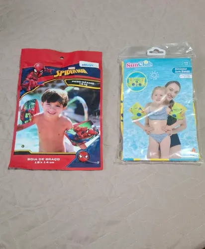Boias de braço do Homem aranha e do Dinossauro. R$15 Reais cada par de boias.