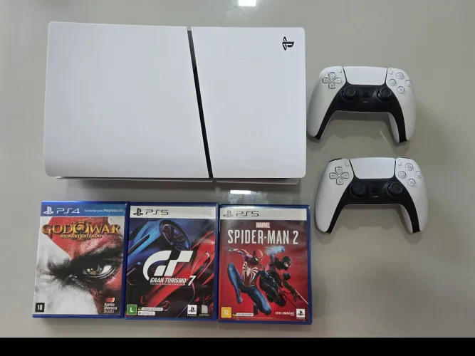 PlayStation 5 Slim (Com Mídia Física) + 2 Controles + 3 Jogos Incríveis