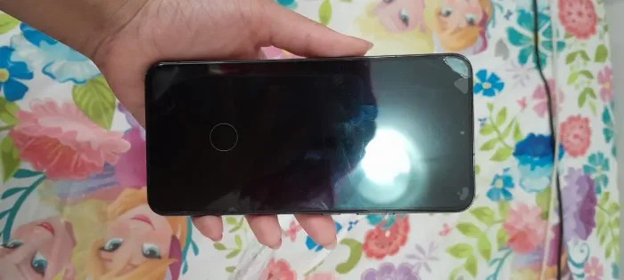 Samsung S22+ com linhas na tela, mas funcionando!!