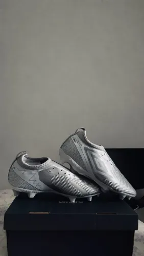 chuteira umbro