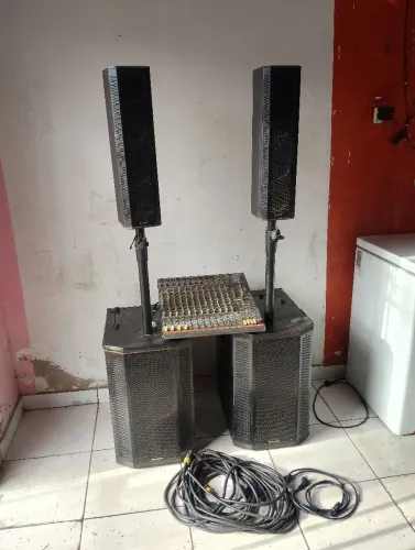 Vendo som ativo 12 polegadas aceita cartão ?