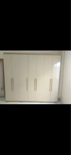 Vendo guarda-roupa semi novo com pouco tempo de uso motivo mudança