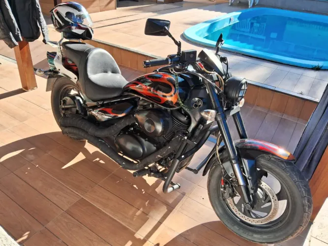 Suzuki Boulevard M800