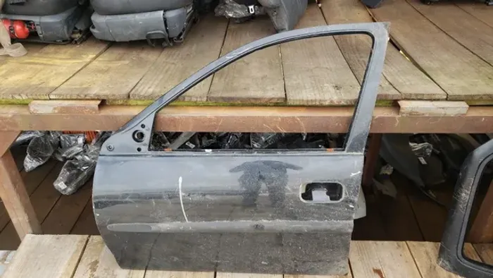 Porta Lisa Dianteira Esquerda Chevrolet Corsa 4 portas 2
