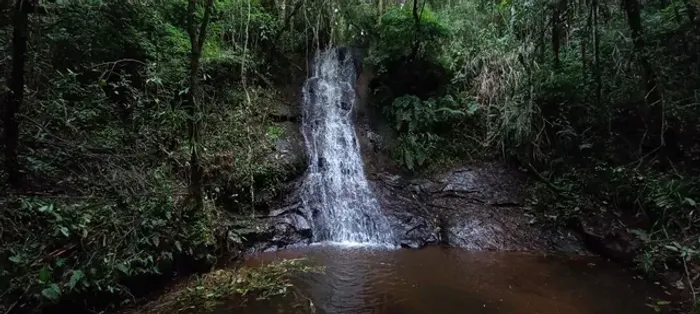 Sítio Com Várias Cachoeiras e Vista Livre!!