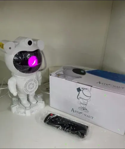 Luminária Astronauta Projetor de Galáxia Bluetooth $130