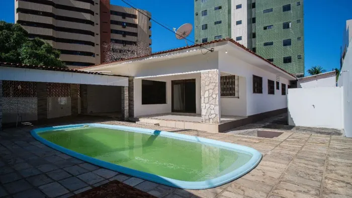 Casa com piscina, terreno 420m², área construída 197m², 3 suítes, edícula, 4 vagas - Jardi