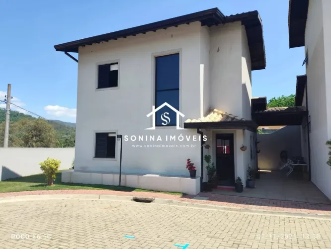 VENDA - Casa no Condomínio Marchant Buarque 3 quartos