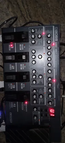 VENDA/Troca: Pedaleira BOSS ME-80