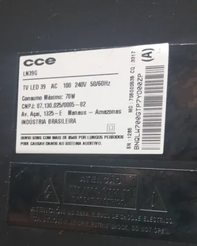 TV CCE LN39G 39 polegadas LED com defeito para retirar peças