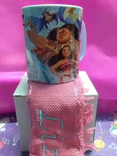 caneca (POLÍMERO) plástico c/ tema e nome + toalhinha de mão bordada c/ nome