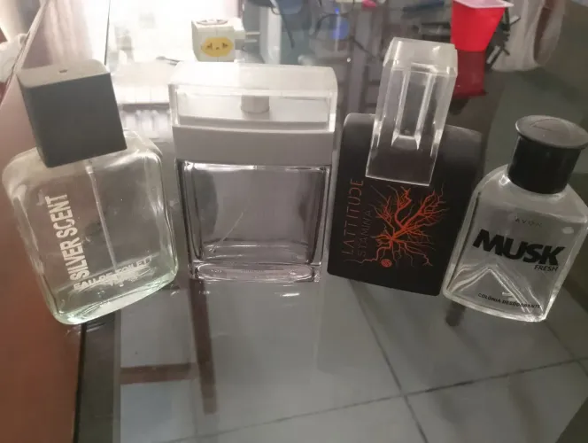 Vidro vazio de perfume