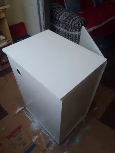 Vendo 1 peq. Armário de chão p/cozinha com 1 prateleira! Medidas abaixo!